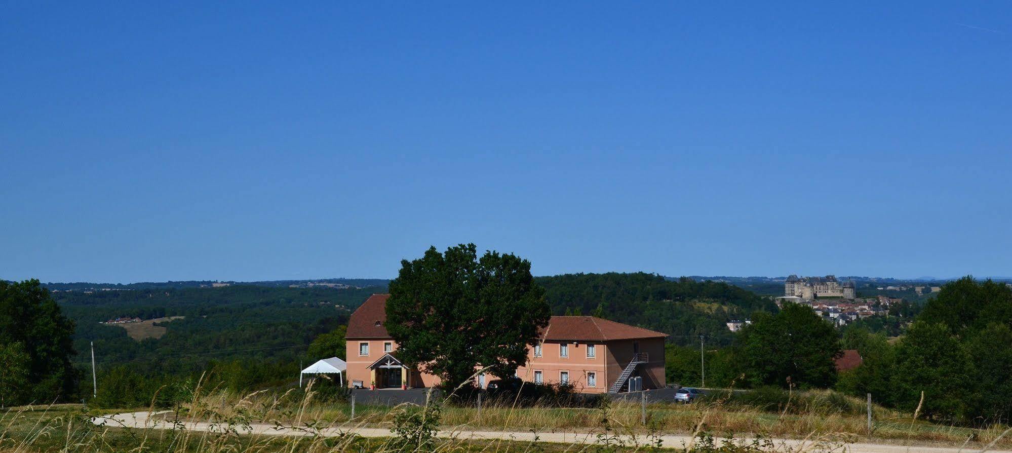 Au Perigord Noir Hotel Hautefort Exterior photo